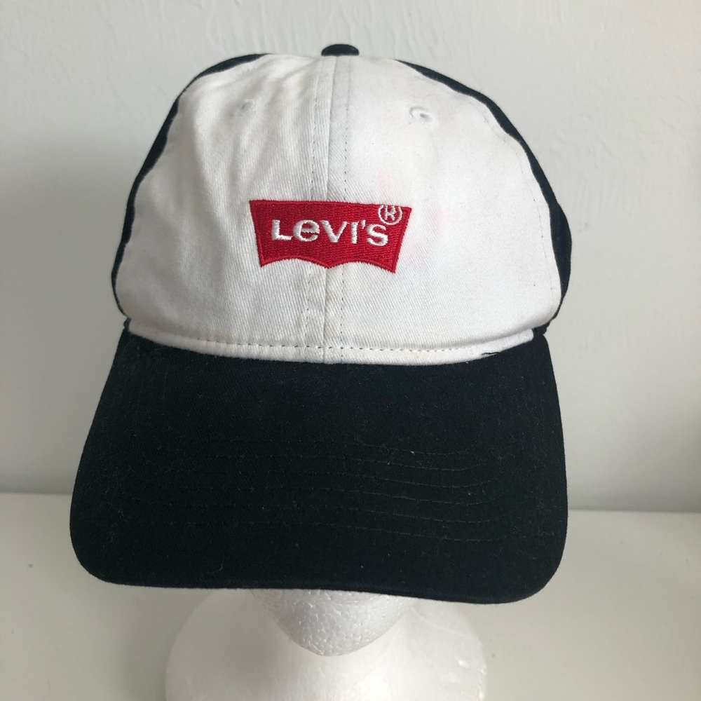 Levi’s Black and White Color Blocked Ball Cap